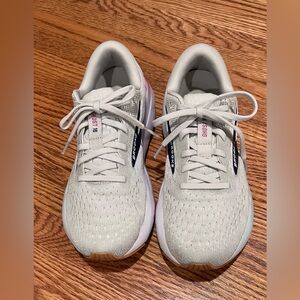 Brooks Ghost 16 running shoe